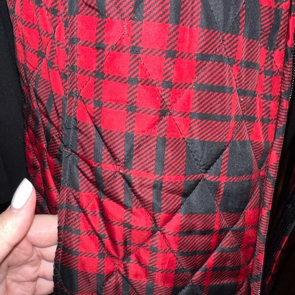 Black/Red Plaid Puffer Vest - Picture 3 of 9